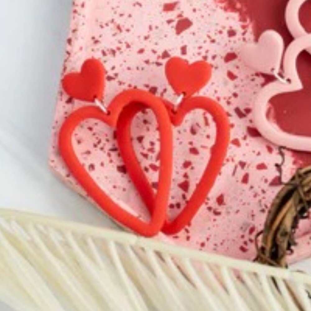 Valentine Red Open Heart dangle earrings... sweetheart